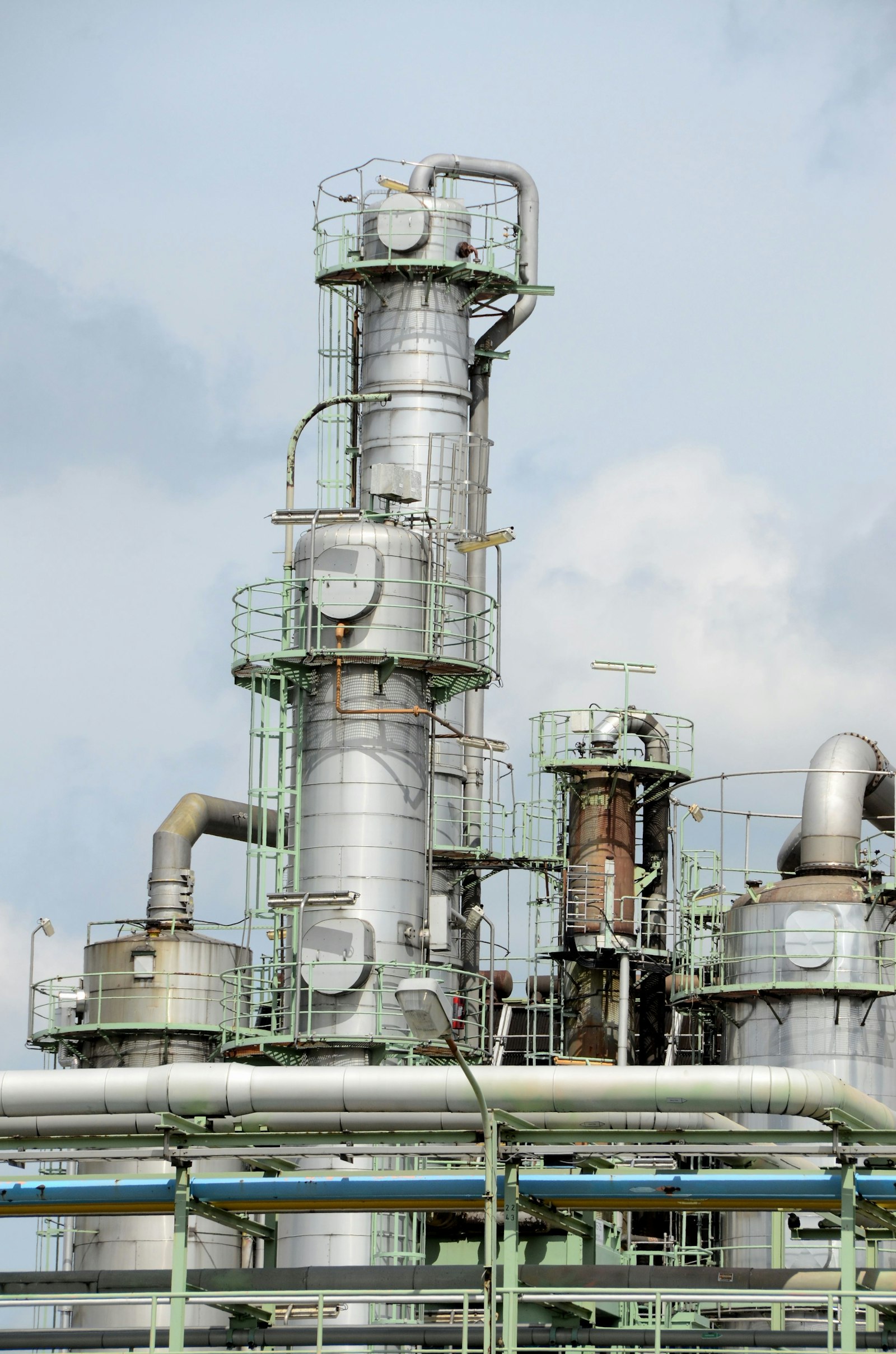 Petrochemical processing installation