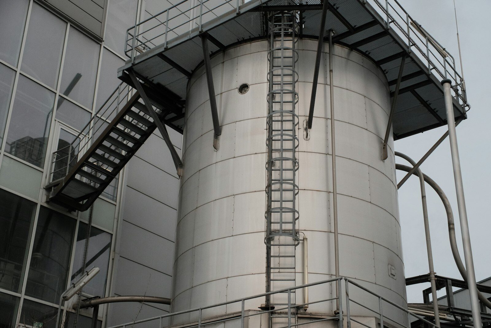 Stainless steel bulk liquid tank